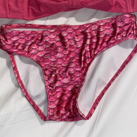 LIKE NEW Fin Fun/Mermaidens Clamshell Bikini Top & Bottoms- matches FinFun tails - Picture 5 of 14
